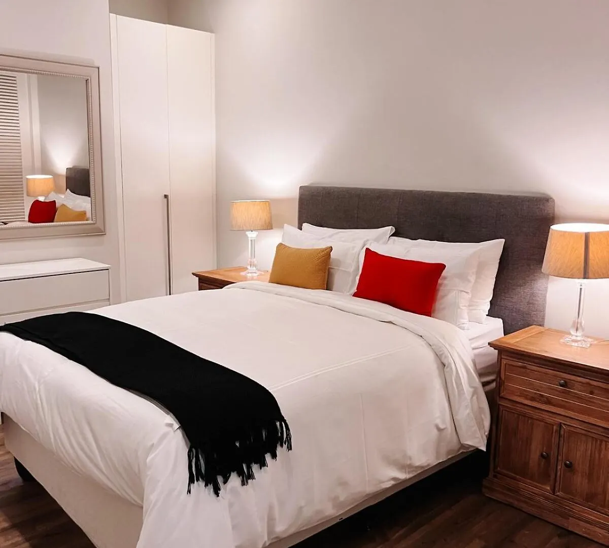 Stylish 2 Bedroom Apartment Table Mountain Views Cape Town