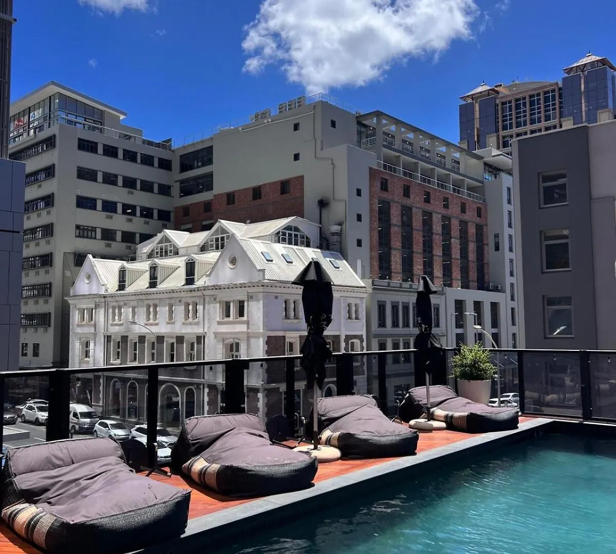 Stylish 2 Bedroom Apartment Table Mountain Views Cape Town