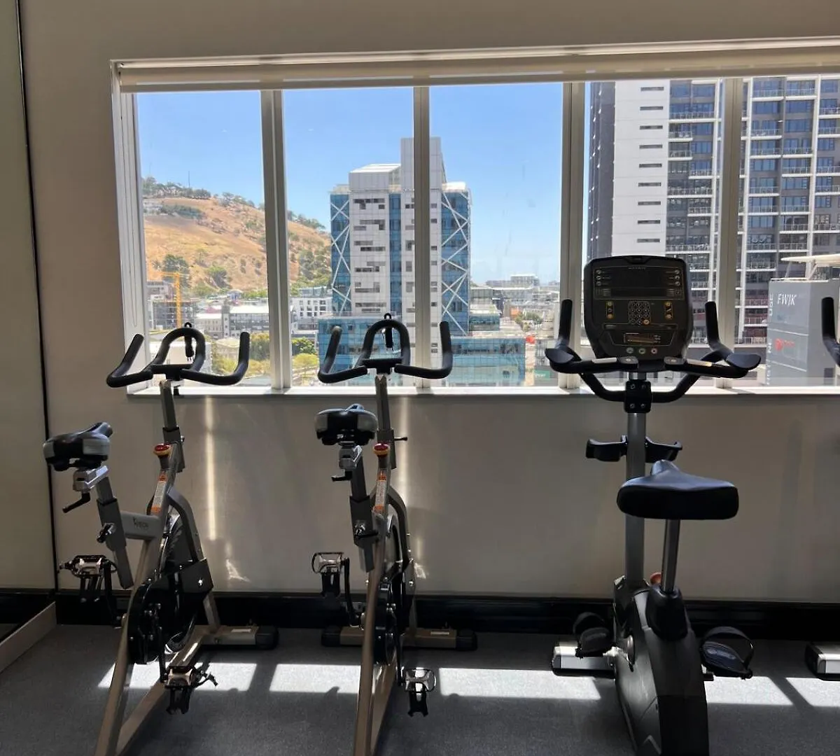Stylish 2 Bedroom Apartment Table Mountain Views Cape Town
