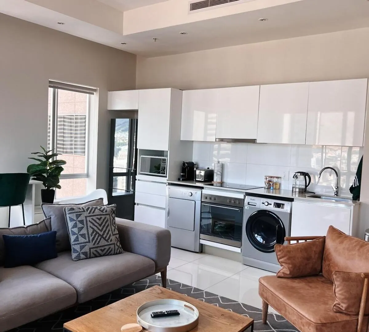 Stylish 2 Bedroom Apartment Table Mountain Views Cape Town