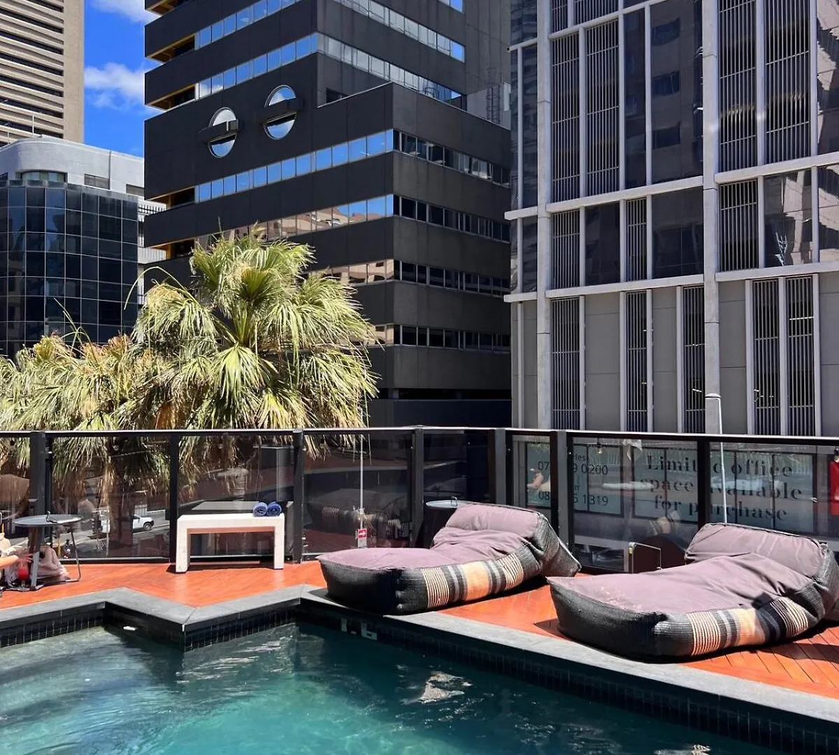 Stylish 2 Bedroom Apartment Table Mountain Views Cape Town
