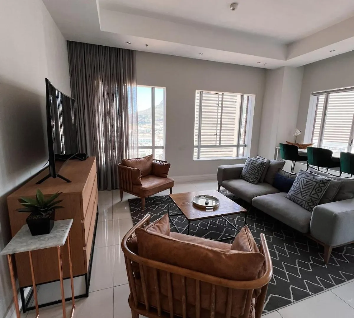 Stylish 2 Bedroom Apartment Table Mountain Views Città del Capo